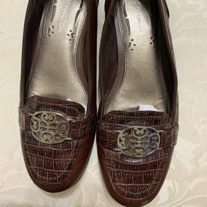 Covington brown flats